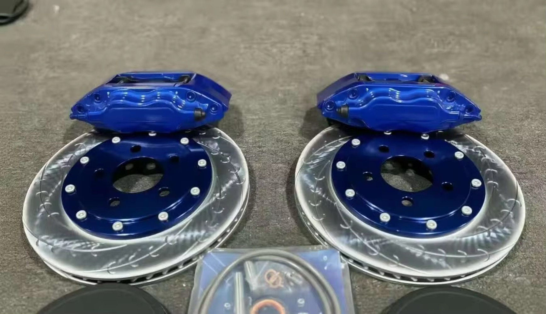 Nowe, wysokowydajne aluminiowe – Forged Front Brake Caliper 4 Piston recenzja i cena